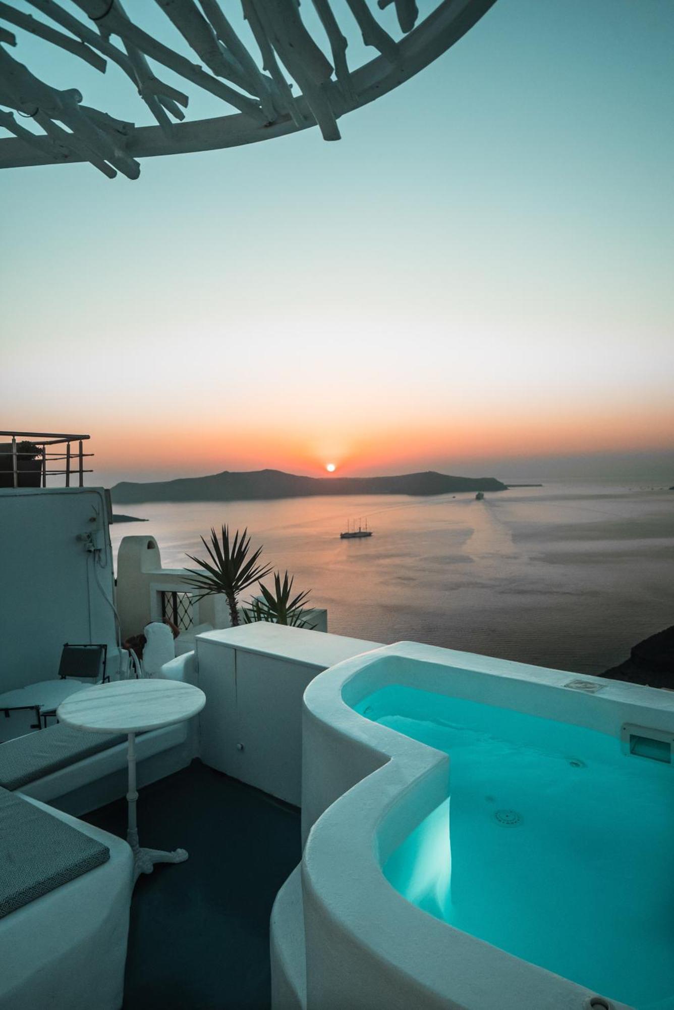 Trieris Villa & Suites Fira  Eksteriør bilde